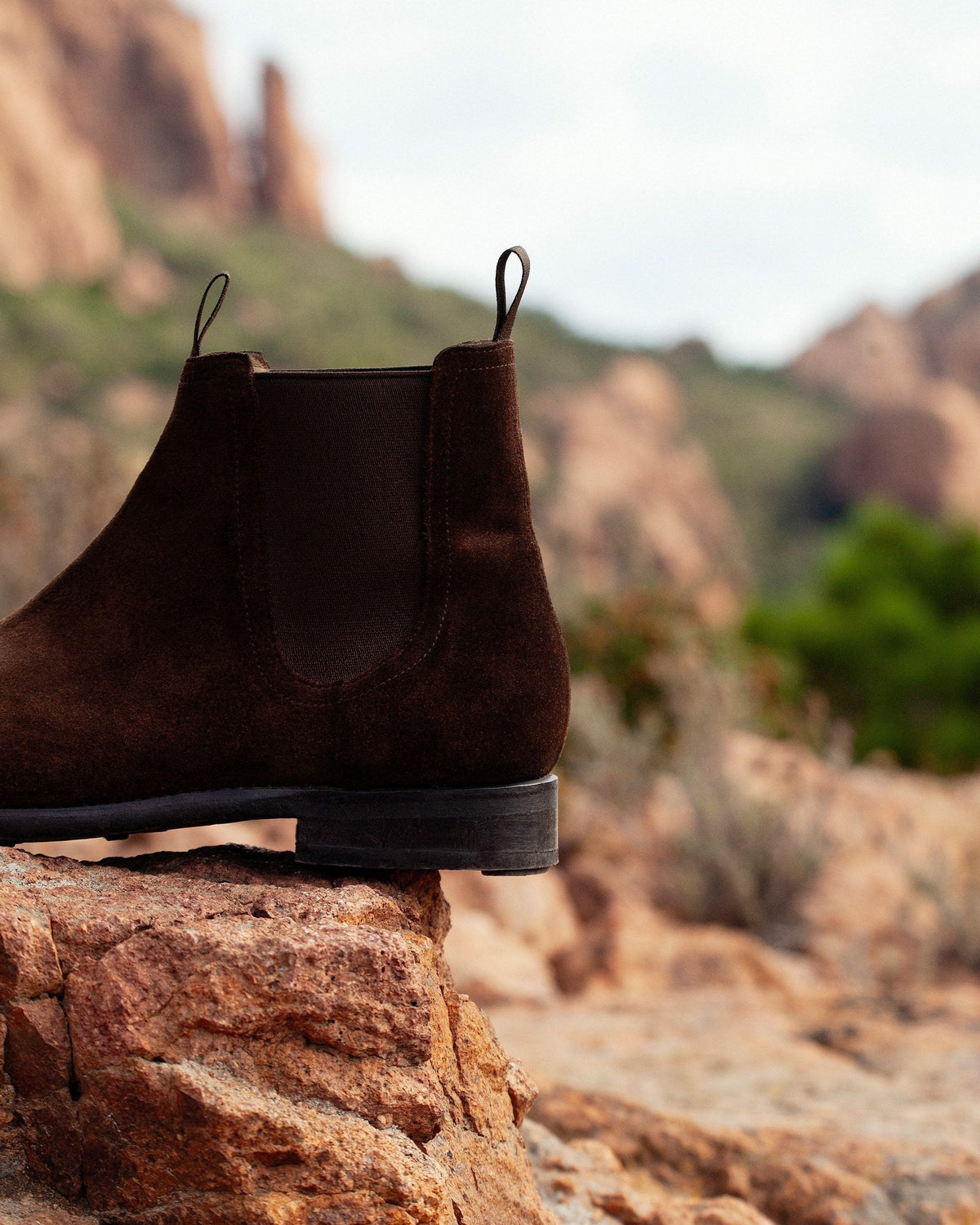 Whitlock Chelsea Boot – Dark Brown Suede